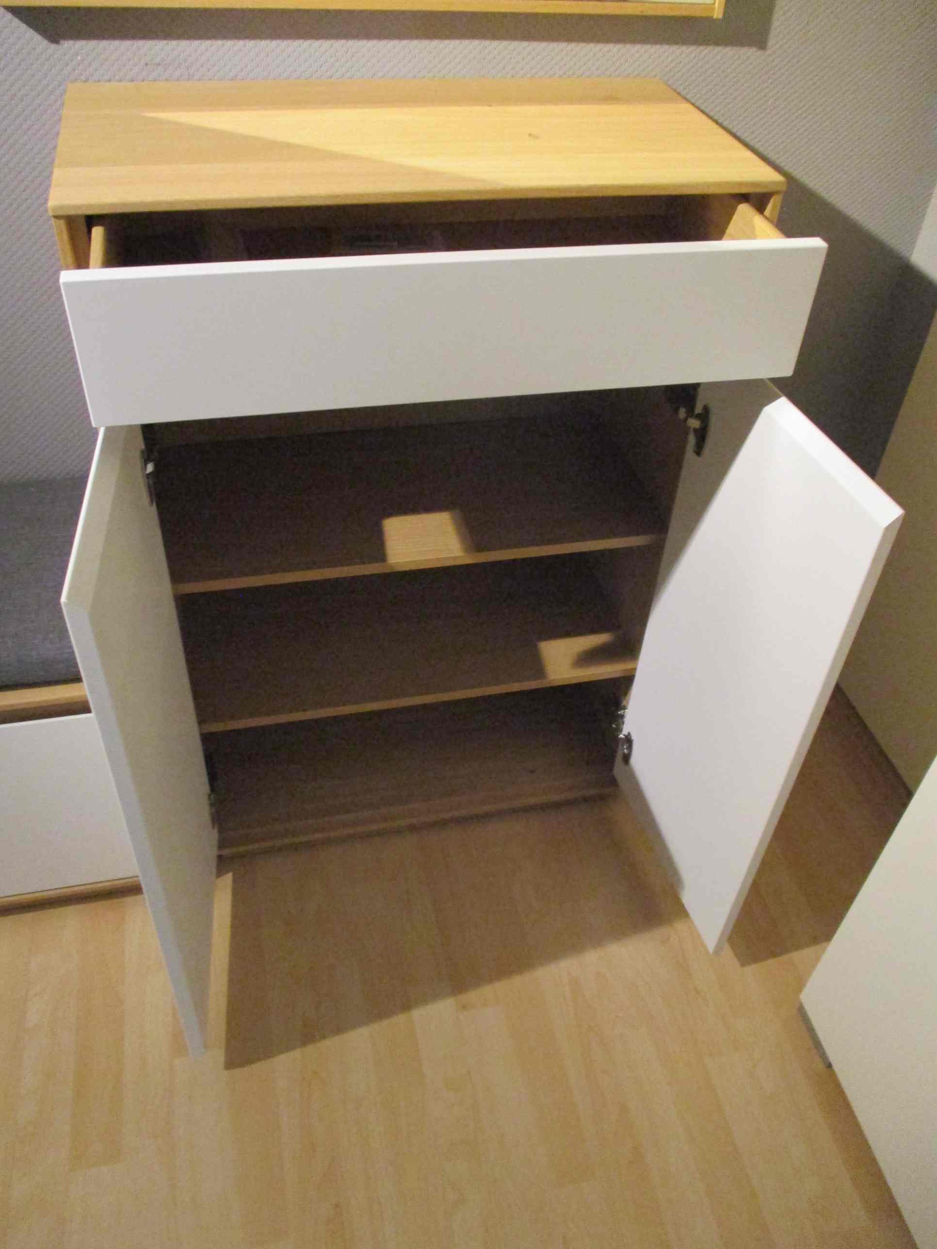 Garderobe V 100