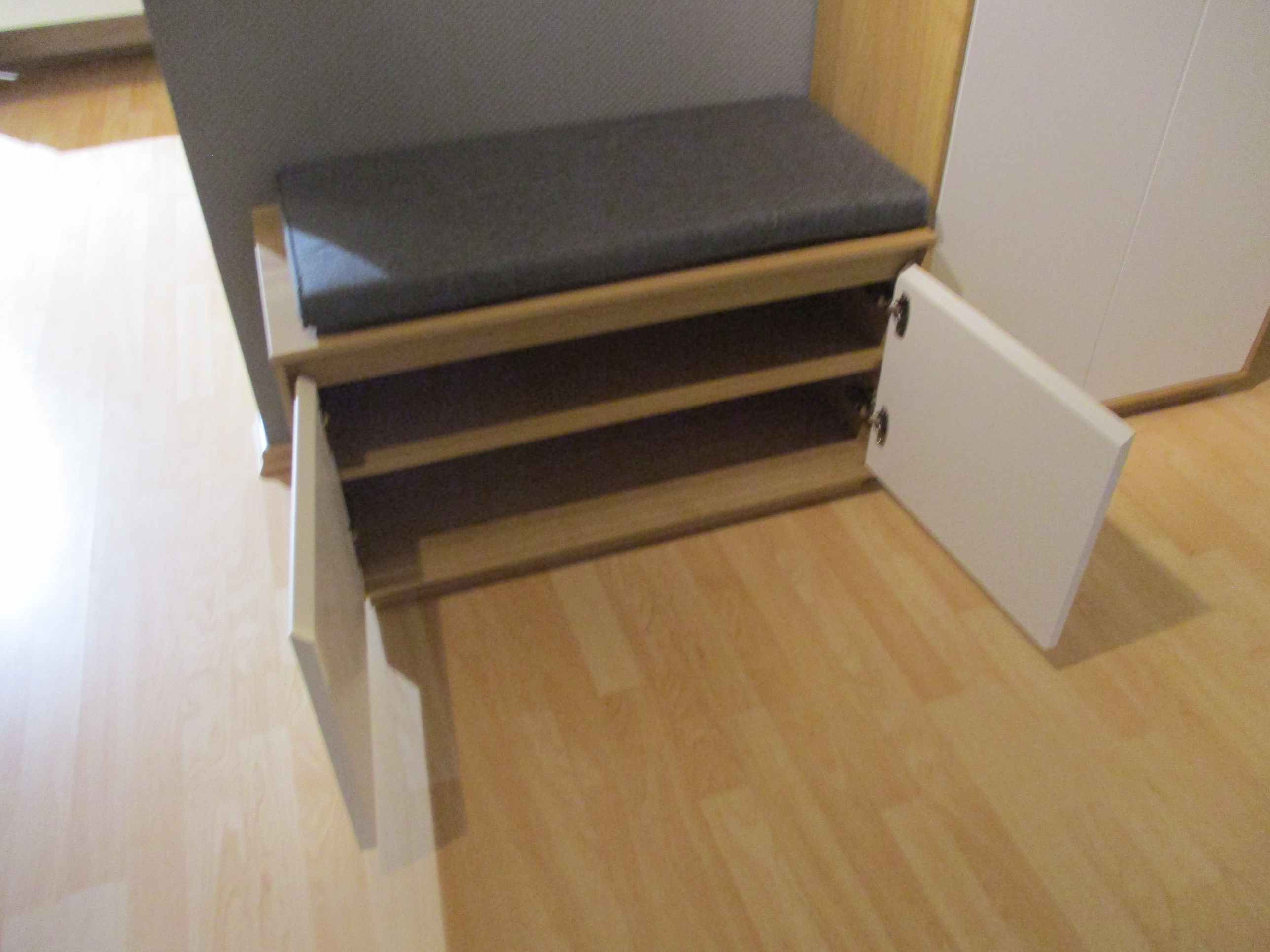 Garderobe V 100