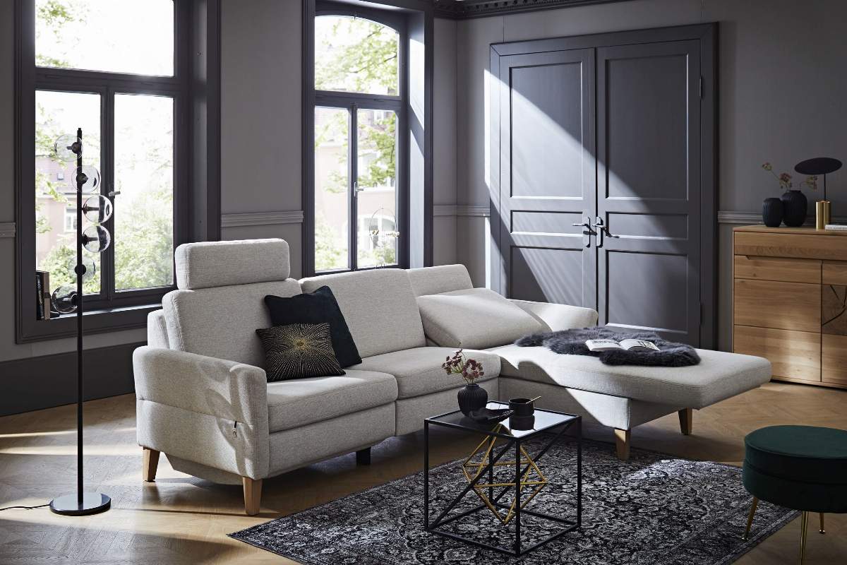 Ecksofa Arima N - 2,5-Sitzer mit Longchair rechts inkl. Relaxfunktion und Sitzvorzug (motorisch), Stoff, Creme