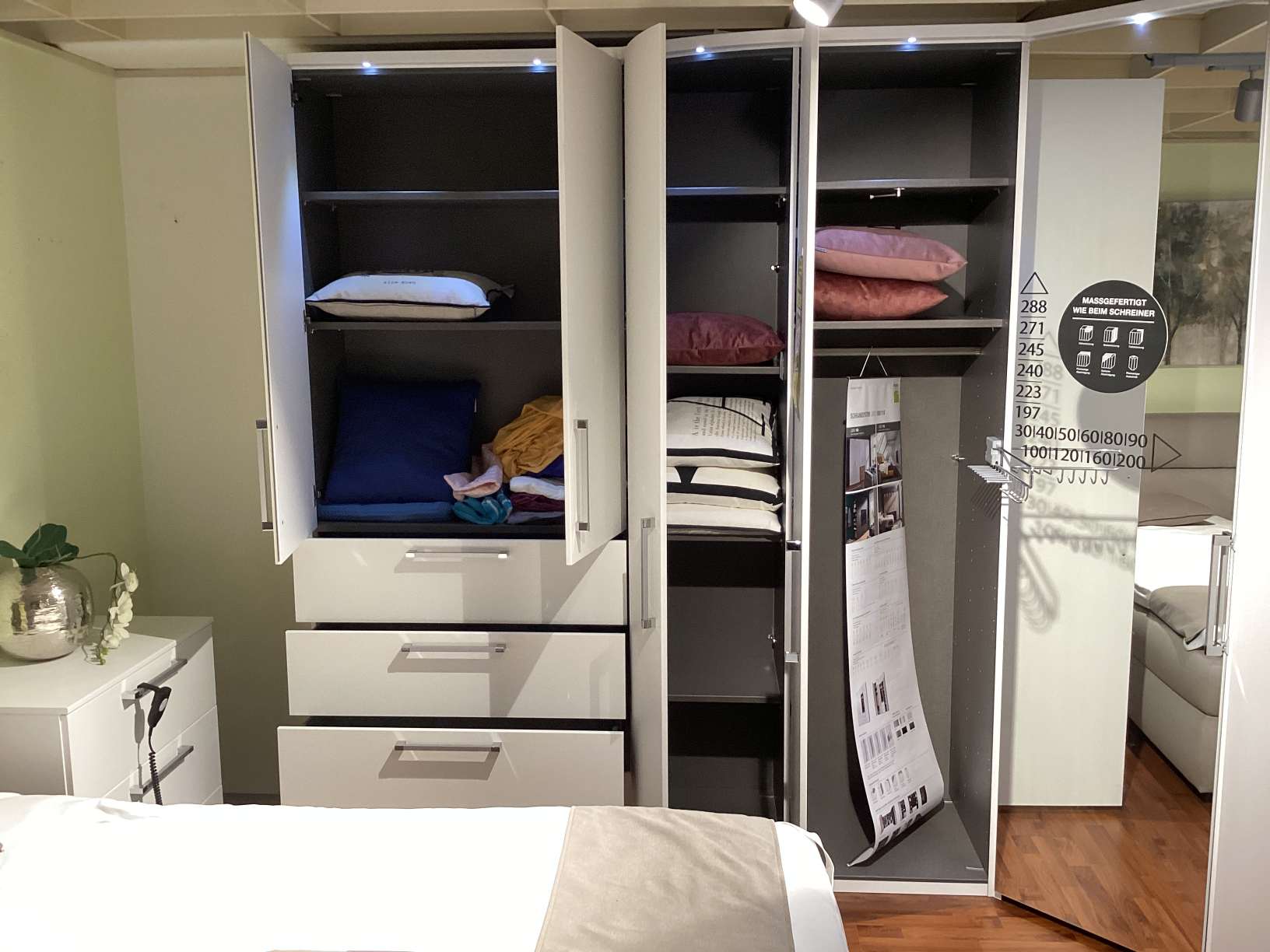 Systemkleiderschrank Global Libro 700