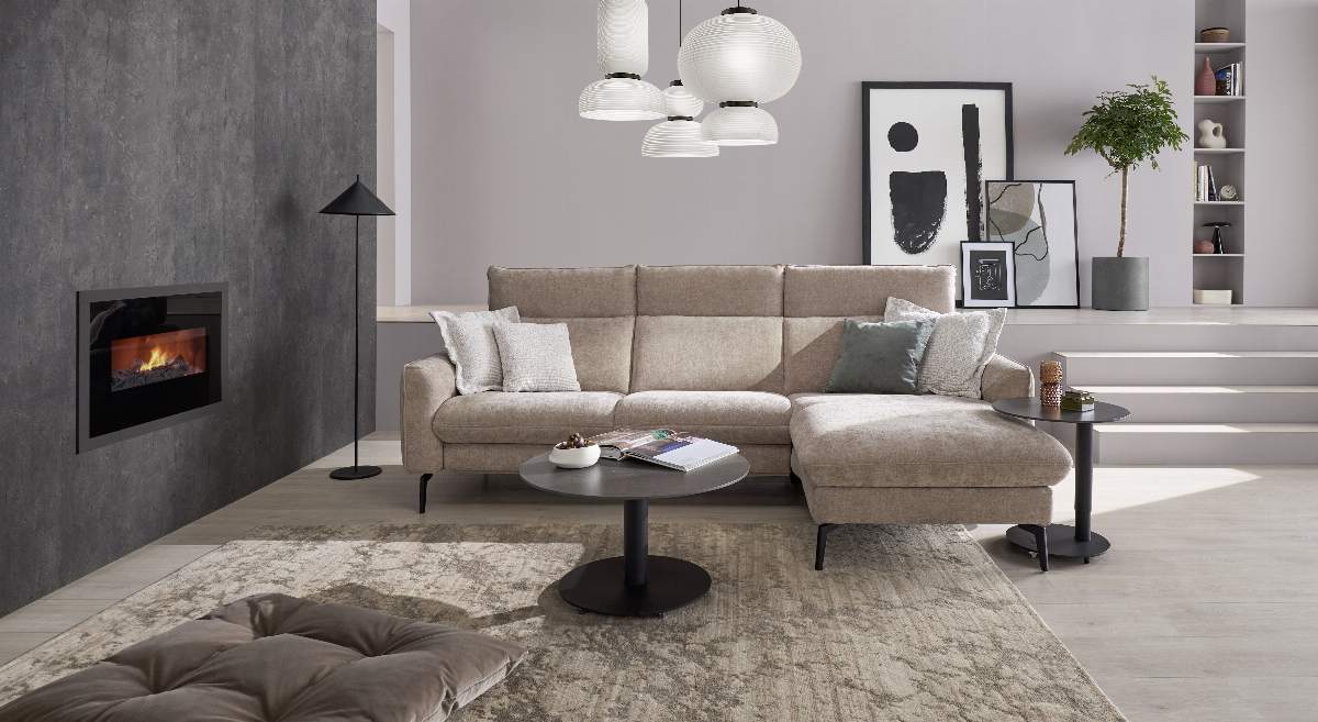 Ecksofa Avela - 2,5-Sitzer mit Longchair rechts inkl. Kopfteile verstellbar und Longchair verstellbar (motorisch), Stoff, Bisquit